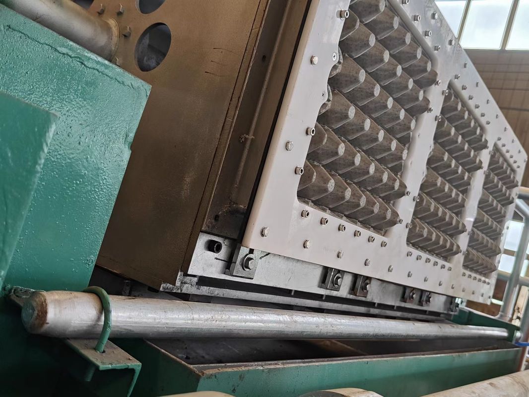 Máquina de fabricación de bandejas de huevo de papel rotativa 3 por 4 línea de producción de molde compacta y fácil de operar Producción de 2000 bandejas de huevo por hora