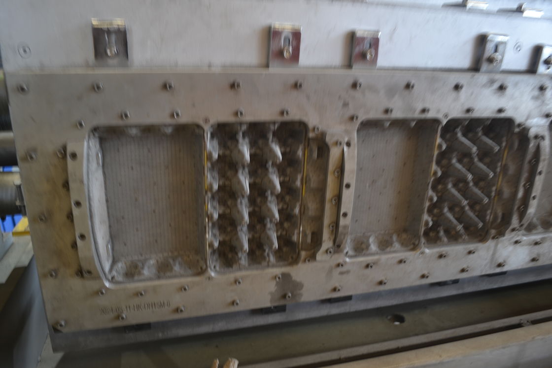 Línea de producción de bandejas para huevos rotativas 4*4 de 2500-3000 piezas/h equipada con unidades de preparación de pulpa, formación, secado y apilamiento para la producción de bandejas para huevos