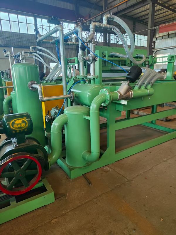 1000 piezas/h Máquina pequeña semiautomática de bandejas de huevos de papel reciclado Máquina de moldeo de pulpa Estructura simple Rodamiento Motor Engranaje