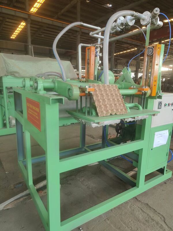 Máquina semiautomática para bandejas de huevos de papel 700pcs/h-1500pcs/h Línea de producción automática de cartón de huevos reciclado