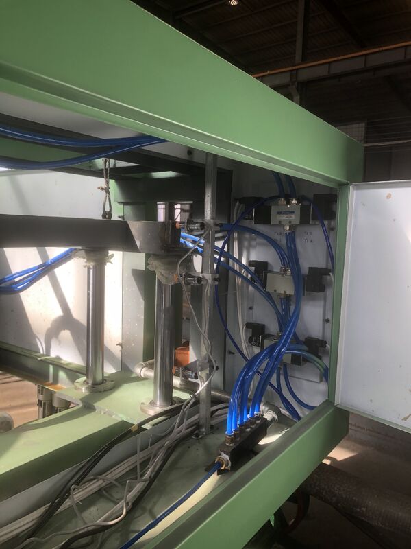Máquina de bandeja de huevos de alta capacidad 1500 pcs por hora Semiautomática y automática para el material de papel residual