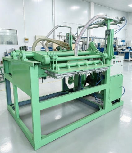 Máquina de bandejas de huevos de pequeña capacidad 700-1000 piezas por hora para fabricar bandejas de huevos Cartones de huevos Bandejas de zapatos Bandejas de guardería y otras bandejas