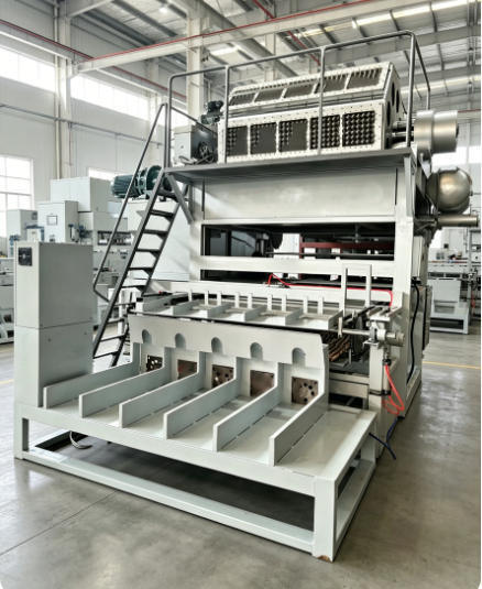 Máquina rotativa de línea de producción de bandejas de huevo de papel de 5000 pcs / h con moldeado de pulpa completa de secado y sistemas automáticos de apilamiento para bandejas de huevo de papel de cartón de huevo bandejas de manzana con 5 * 8 moldes de formación