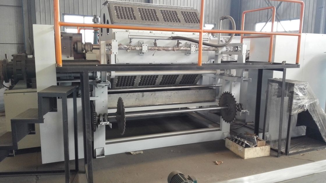 Máquina automática de elaboración de bandejas de huevos controlada por PLC 5000-6000pcs/hora Línea de producción de moldeo de pulpa de papel reciclado